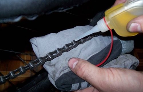 How to lubricate bicycle chains 500x323 1